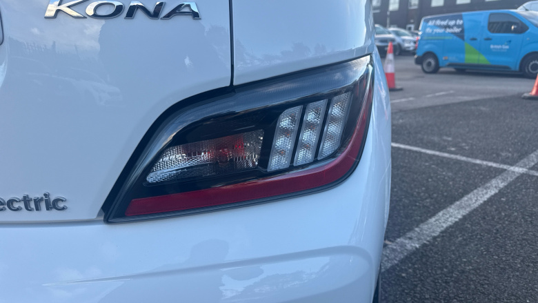 Hyundai KONA 100kW Premium 39kWh 5dr Auto Electric Hatchback